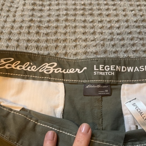 Eddie Bauer size 10 slightly curvy Ledgend wash shorts with stretch EUC - Picture 2 of 3